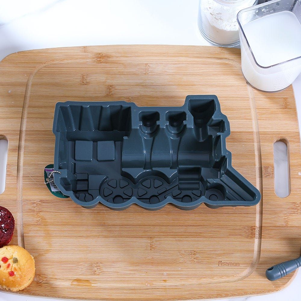BAKE MAGIC TRAIN SHAPE CAKE